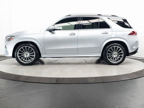 Used 2024 Mercedes-Benz GLE 450e 4MATIC w/ AMG Line Exterior image 4