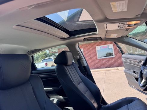 Used 2018 Honda Accord Touring image 16