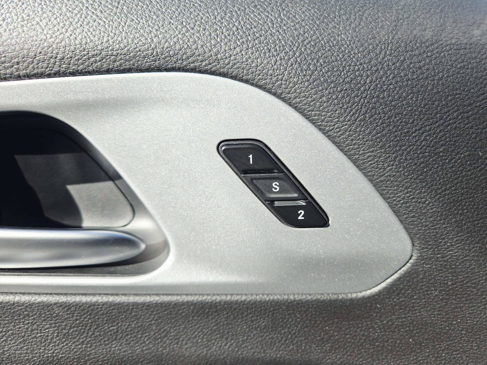 Used 2024 Chrysler Pacifica Touring-L FWD image 39