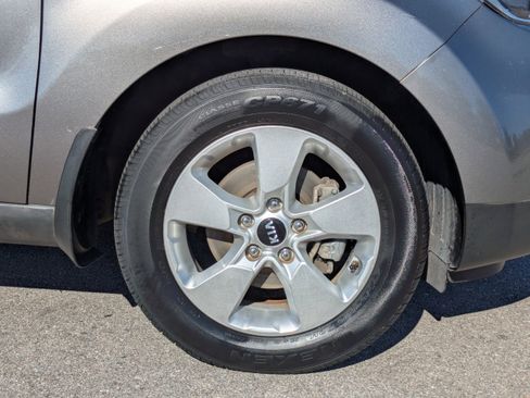 Certified 2019 Kia Soul w/ Convenience Package image 12