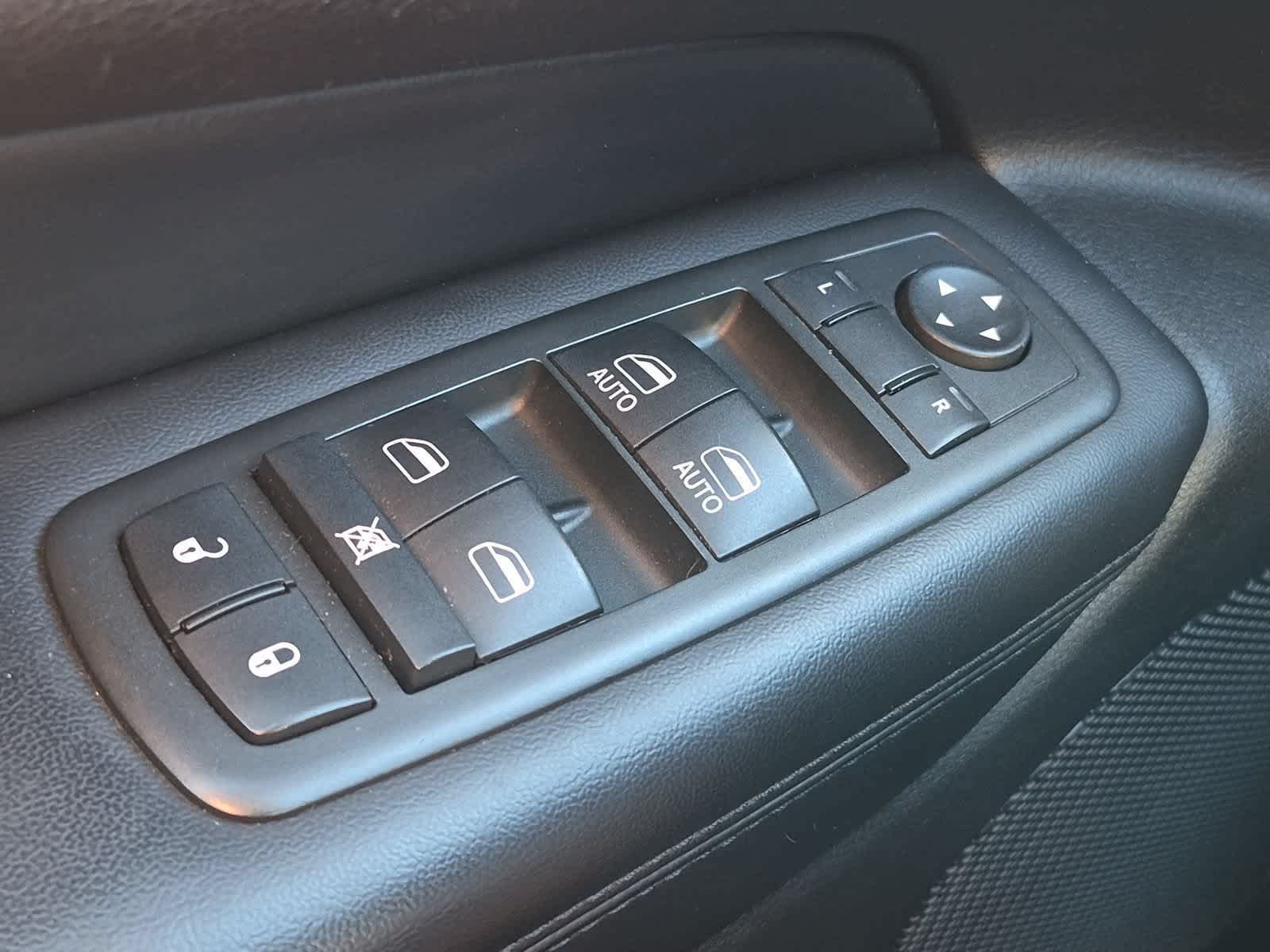 Used 2012 Jeep Grand Cherokee Laredo AWD/4WD image 31
