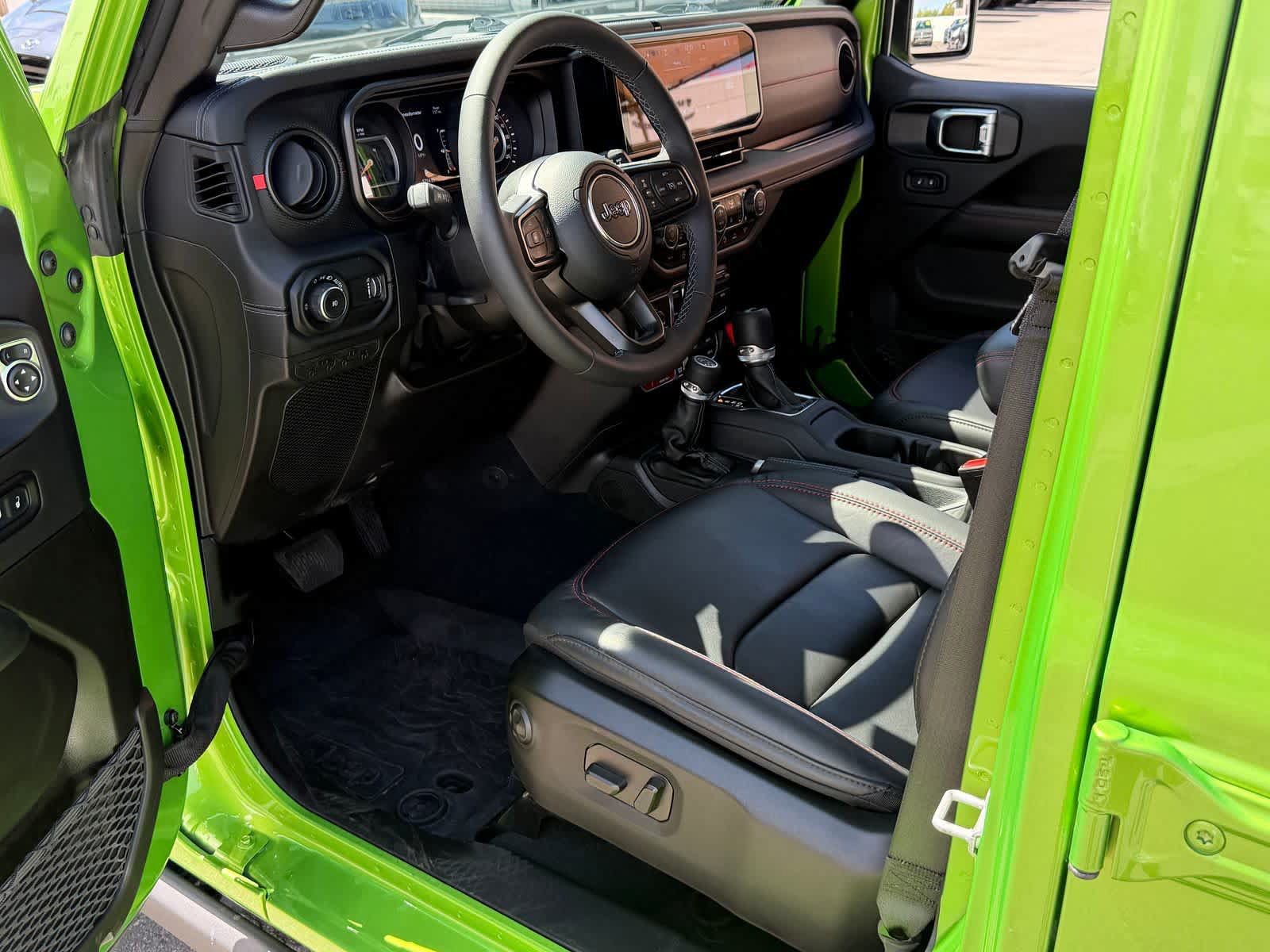 Used 2025 Jeep Wrangler Unlimited Rubicon w/ Safety Group AWD/4WD image 13