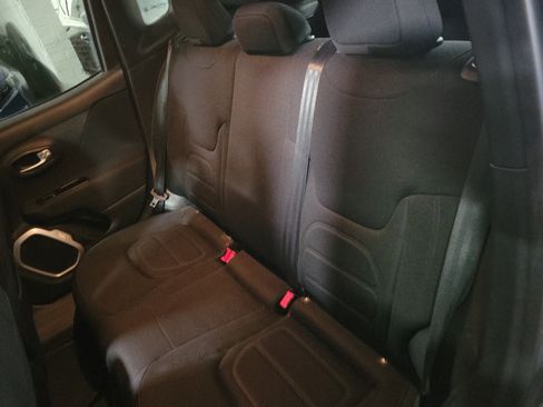 Used 2018 Jeep Renegade Latitude image 10