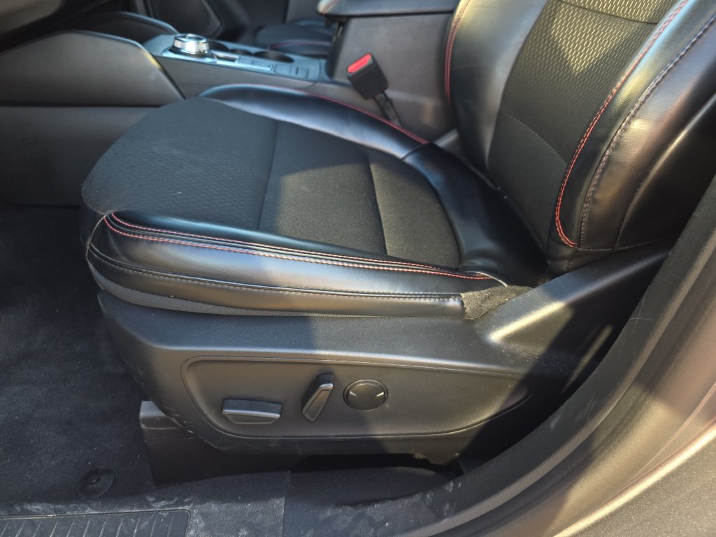 Used 2025 Ford Escape ST-Line FWD image 29