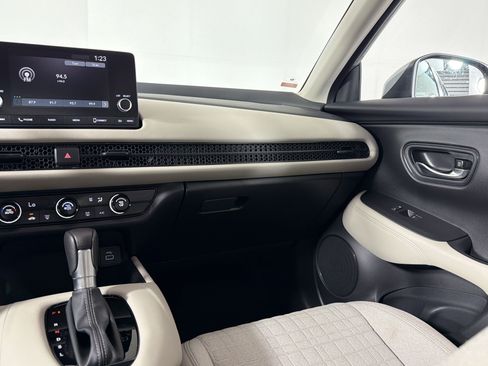 Used 2025 Honda HR-V LX image 27