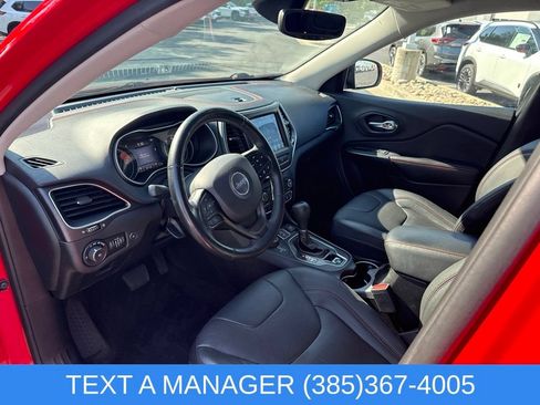 Used 2019 Jeep Cherokee Trailhawk AWD/4WD image 17