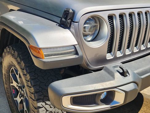 Used 2018 Jeep Wrangler Unlimited Sahara AWD/4WD image 7