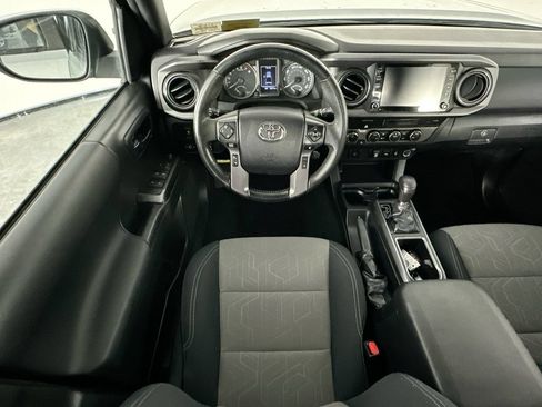 Used 2022 Toyota Tacoma TRD Off-Road AWD/4WD image 9