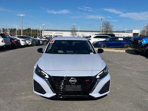 Used 2024 Nissan Altima 2.5 SR image 2