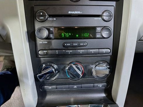 Used 2006 Ford Mustang Convertible image 13