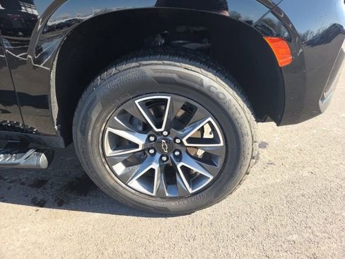 Used 2022 Chevrolet Tahoe Z71 w/ Z71 Off-Road Package image 4