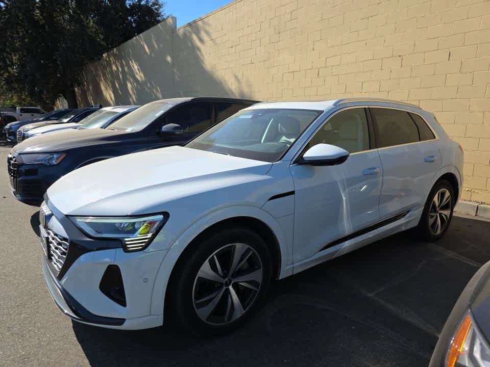 Used 2024 Audi Q8 e-tron Premium Plus AWD/4WD image 6