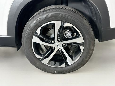 Used 2025 Chevrolet Trax RS w/ Driver Confidence Package FWD image 11
