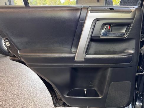 Used 2019 Toyota 4Runner SR5 AWD/4WD image 38