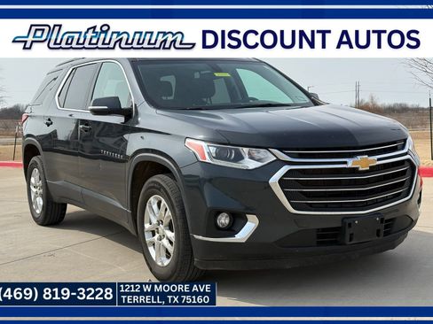 Used 2020 Chevrolet Traverse LT image 1