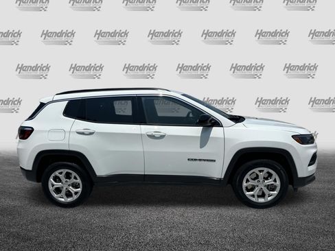 Used 2024 Jeep Compass Latitude AWD/4WD image 11