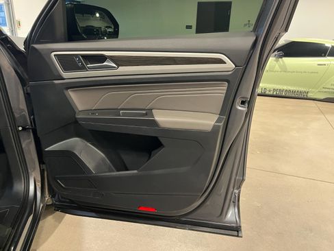 Used 2022 Volkswagen Atlas SE image 41