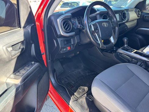 Used 2017 Toyota Tacoma SR5 image 9
