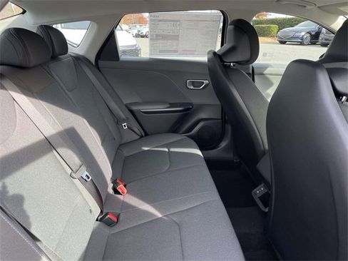 New 2025 Kia K4 LXS image 17