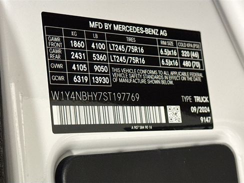 Used 2025 Mercedes-Benz Sprinter 2500 image 30