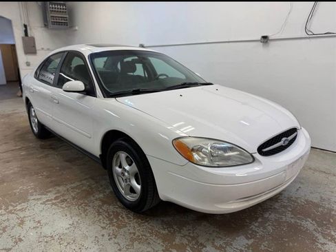 Used 2002 Ford Taurus SES FWD image 2