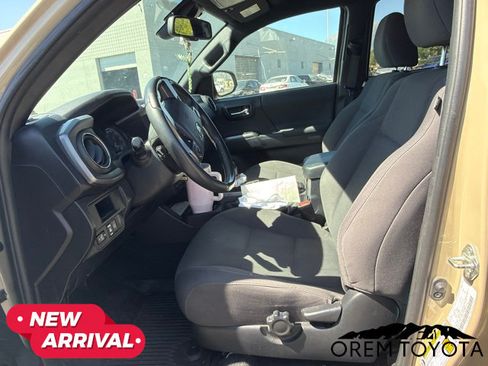 Used 2018 Toyota Tacoma TRD Sport w/ Technology Package AWD/4WD image 20