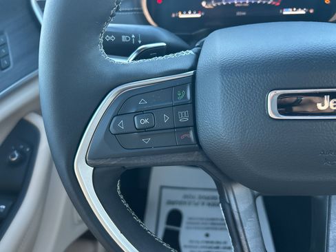 New 2025 Jeep Grand Cherokee Limited w/ Luxury Tech Group II image 17