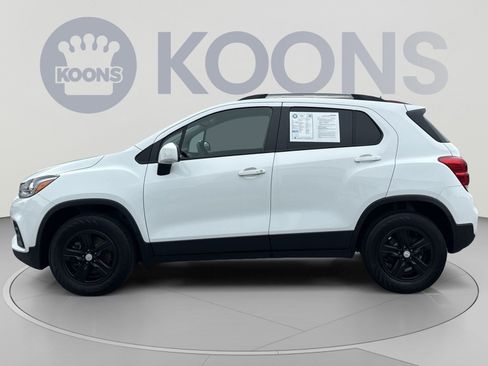 Used 2022 Chevrolet Trax LT w/ LT Convenience Package AWD/4WD image 2
