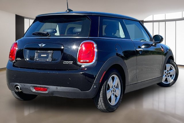 Used 2018 MINI Cooper 2-Door Hardtop FWD image 6
