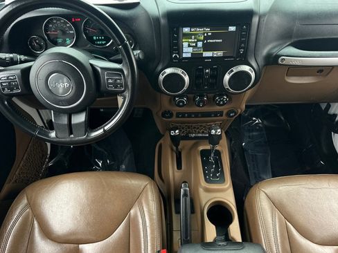 Used 2016 Jeep Wrangler Unlimited Sahara w/ Connectivity Group image 27