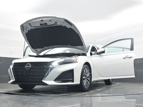 Used 2023 Nissan Altima 2.5 SV w/ SV Premium Package image 39