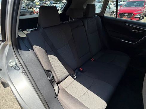 Used 2020 Toyota RAV4 XLE w/ Convenience Package FWD image 19