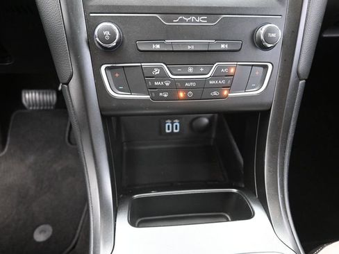 Used 2019 Ford Fusion SE w/ Equipment Group 151A FWD image 6