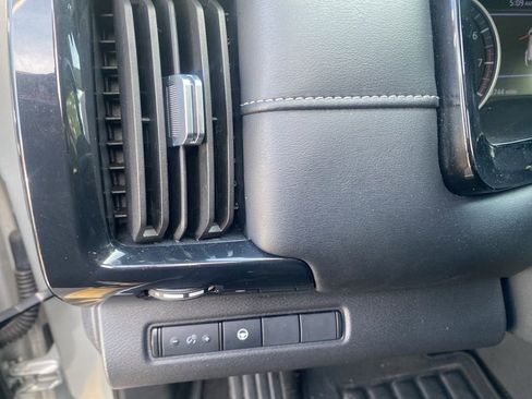 Certified 2024 Nissan Pathfinder SV FWD image 17
