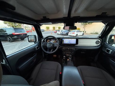 Used 2025 Jeep Wrangler Unlimited Sport AWD/4WD image 30