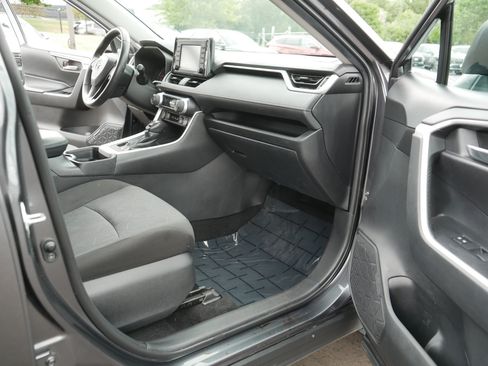 Used 2020 Toyota RAV4 XLE w/ XLE Grade Weather Package AWD/4WD image 19