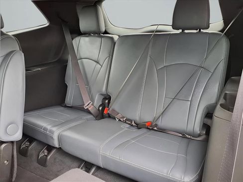 Used 2024 Buick Enclave Premium image 27
