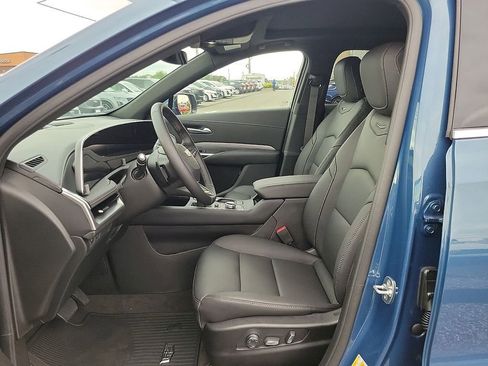 Used 2025 Cadillac XT4 Premium Luxury w/ Cold Weather Package AWD/4WD image 6