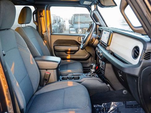 Used 2024 Jeep Wrangler Unlimited image 18