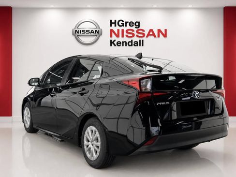Used 2021 Toyota Prius LE FWD image 2