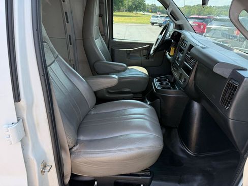 Used 2021 Chevrolet Express 3500 Extended w/ Driver Convenience Package RWD image 18