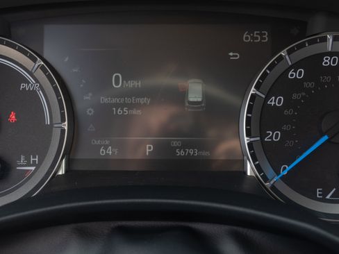 Used 2024 Toyota Highlander XLE AWD/4WD image 3
