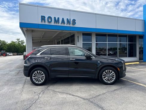 Used 2024 Cadillac XT4 Premium Luxury w/ Cold Weather Package AWD/4WD image 2