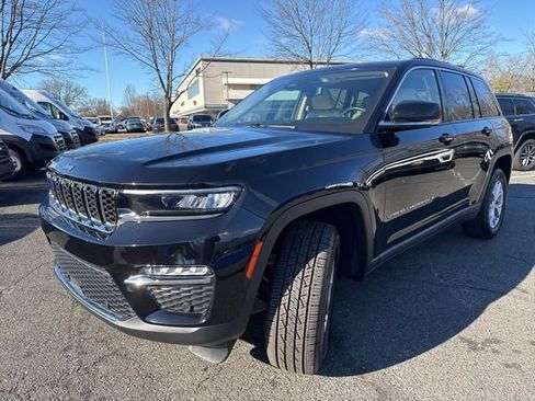 Used 2022 Jeep Grand Cherokee Limited w/ Luxury Tech Group II image 3