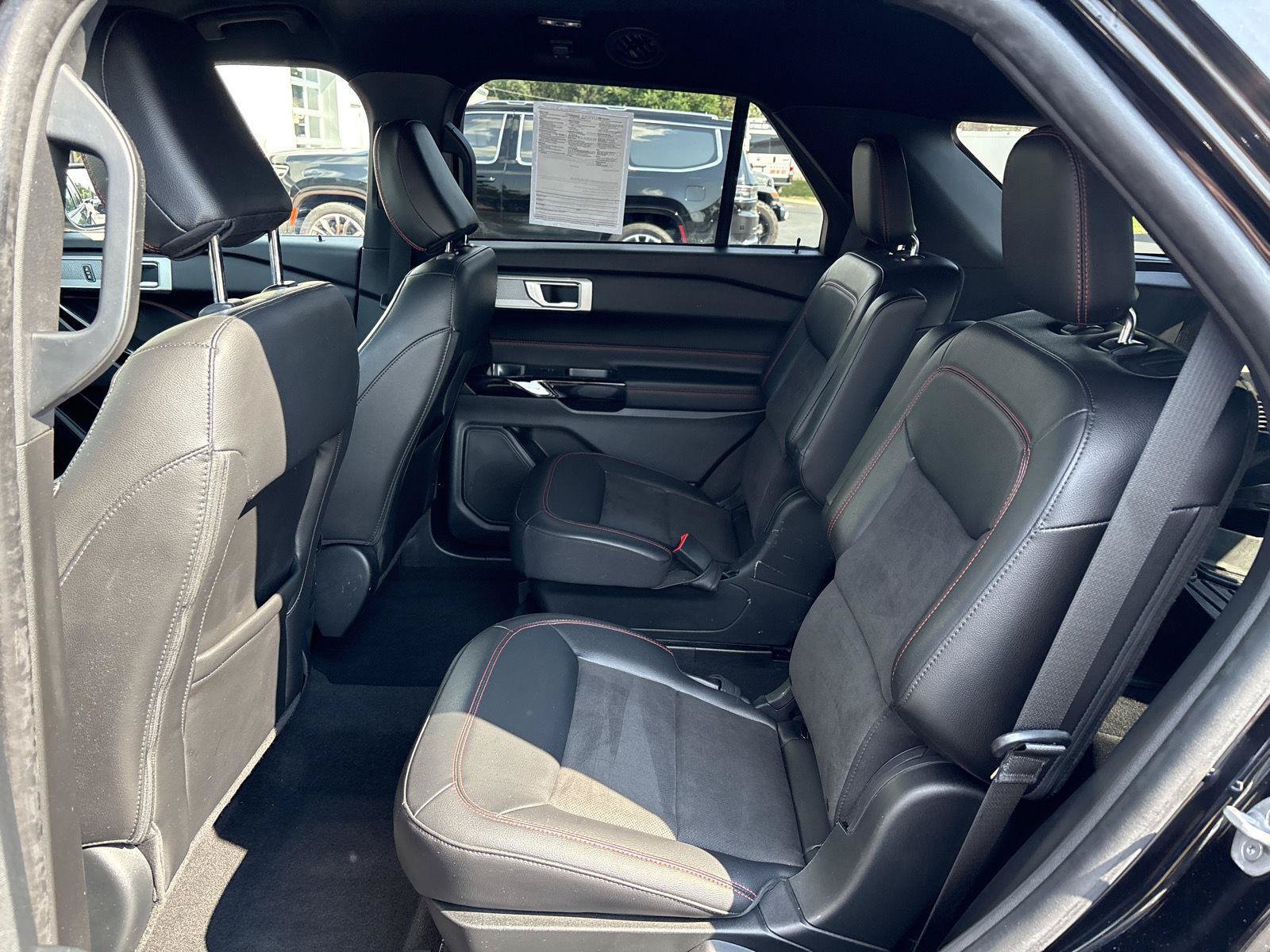 Used 2023 Ford Explorer ST-Line AWD/4WD image 10