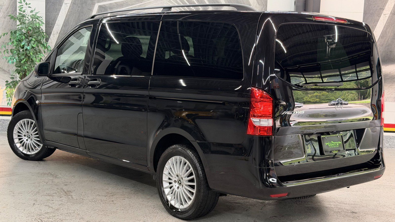 Used 2023 Mercedes-Benz Metris Passenger image 4