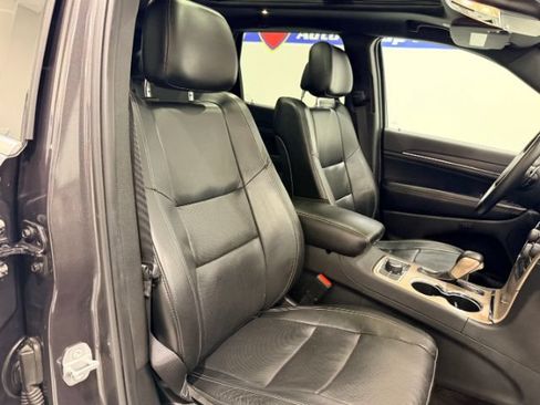 Used 2017 Jeep Grand Cherokee Limited w/ Luxury Group II AWD/4WD image 38