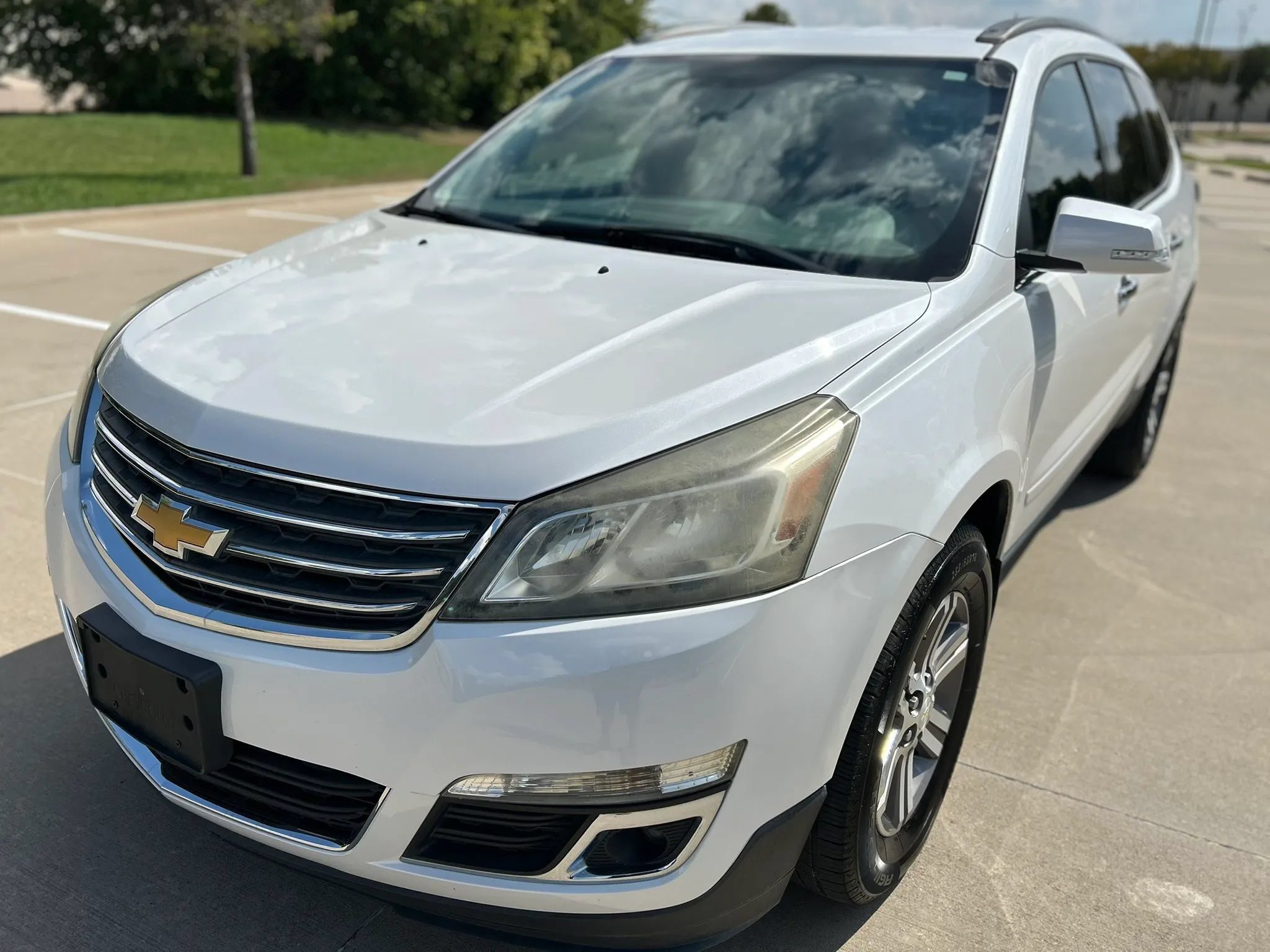 Used 2016 Chevrolet Traverse LT FWD image 2