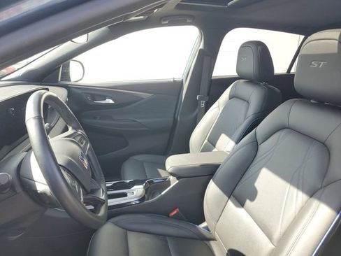 Certified 2024 Buick Envista Sport Touring w/ Convenience I Package FWD image 17