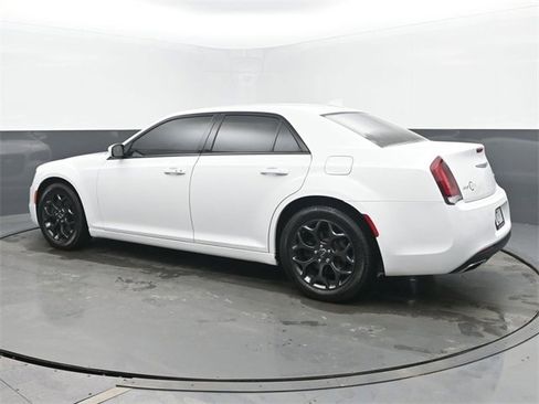 Used 2019 Chrysler 300 S image 3